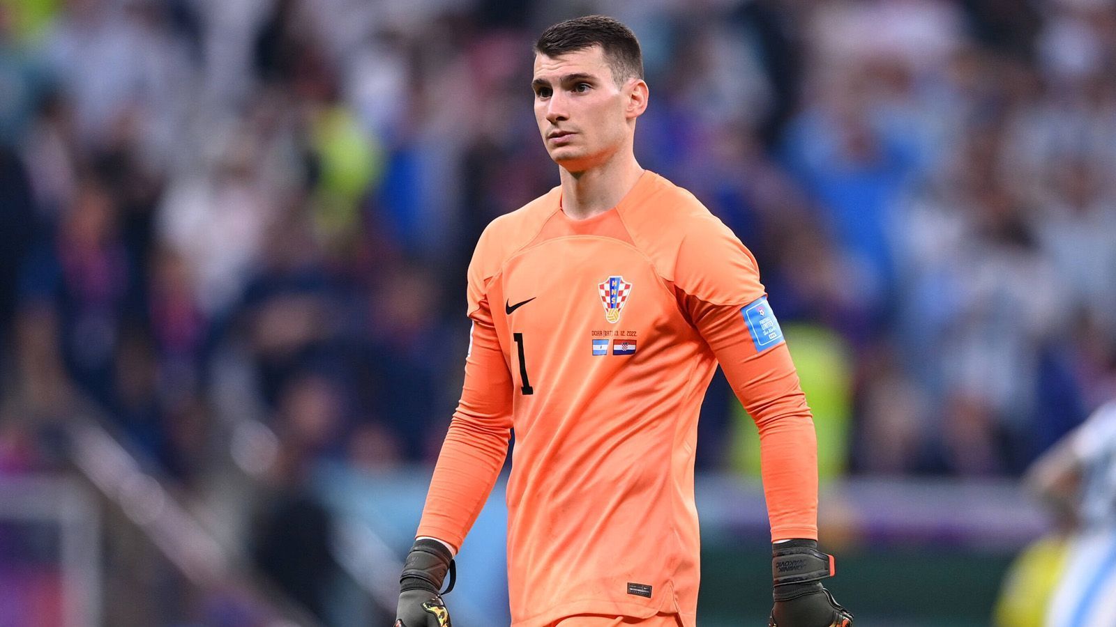 
                <strong>Dominik Livakovic (Kroatien)</strong><br>
                Kroatiens Keeper ist eine der größten Entdeckungen dieser Weltmeisterschaft. Mit seinen starken Leistungen hat der Kapitän von Dinamo Zagreb Begehrlichkeiten geweckt - offenbar auch beim FC Bayern München, der bekanntlich einen Ersatz für den verletzten Manuel Neuer sucht. Der 27-Jährige Livakovic bewies zudem auch, dass er ein Elfmeterkiller ist. Selbst wenn es mit einem Wechsel in die Bundesliga nichts wird, hat Livakovic jede Menge Eigenwerbung betrieben.
              