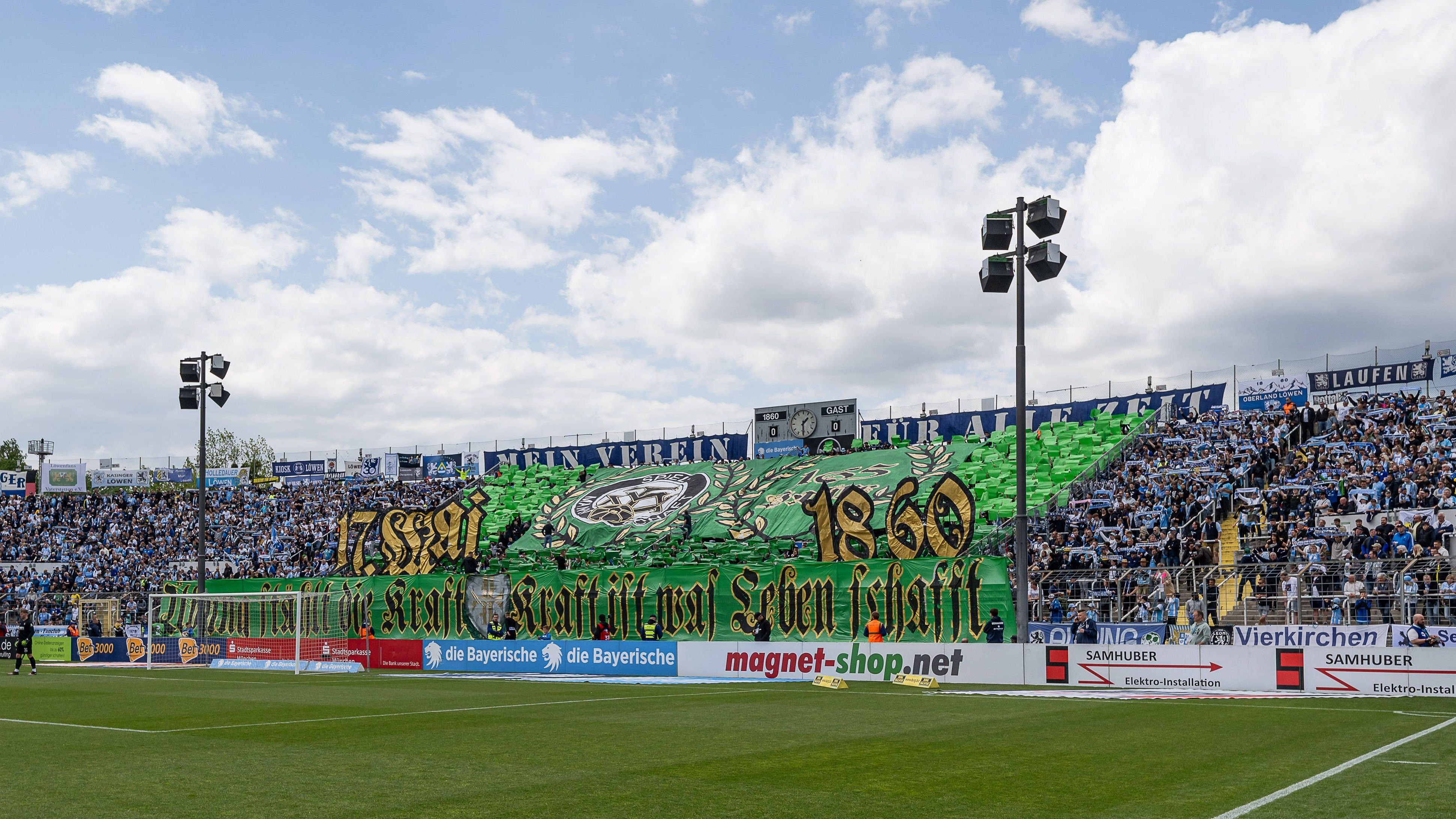 <strong>1860 München</strong><br>1860 München spielt unter dem Namen <strong>Sechzig Originals GmbH</strong> wieder oben mit. Die Allianz mit einem bayrischen Trachtenhersteller zahlt sich aus: das Trikot ist aus Leinen, und ins Stadion kommt man nur mit Maßkrug und Vereinsmitgliedsausweis aus 1966.