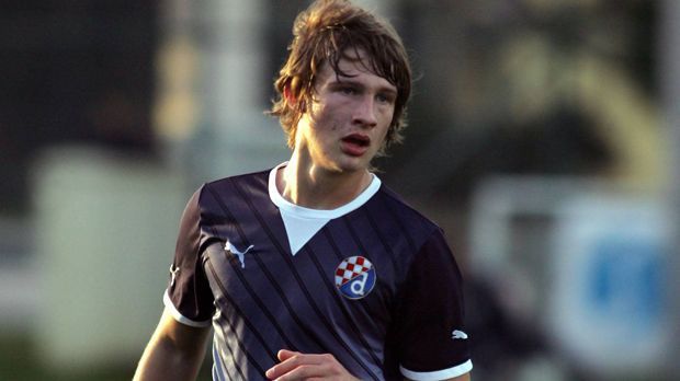 
                <strong>Tin Jedvaj</strong><br>
                Auch Tin Jedvaj wurde bei Dinamo Zagreb ausgebildet und machte dort mit seinen Leistungen andere Verein auf sich aufmerksam. Über den AS Rom führte der Weg schließlich zu Bayer 04 Leverkusen. Dort spielt der 19-Jährige in der Verteidigung eine tragende Rolle.
              