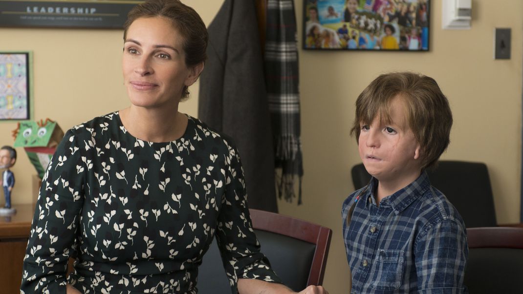 In "Wunder" spielt Julia Roberts die aufopferungsvolle Mutter von August (Jacob Tremblay.)