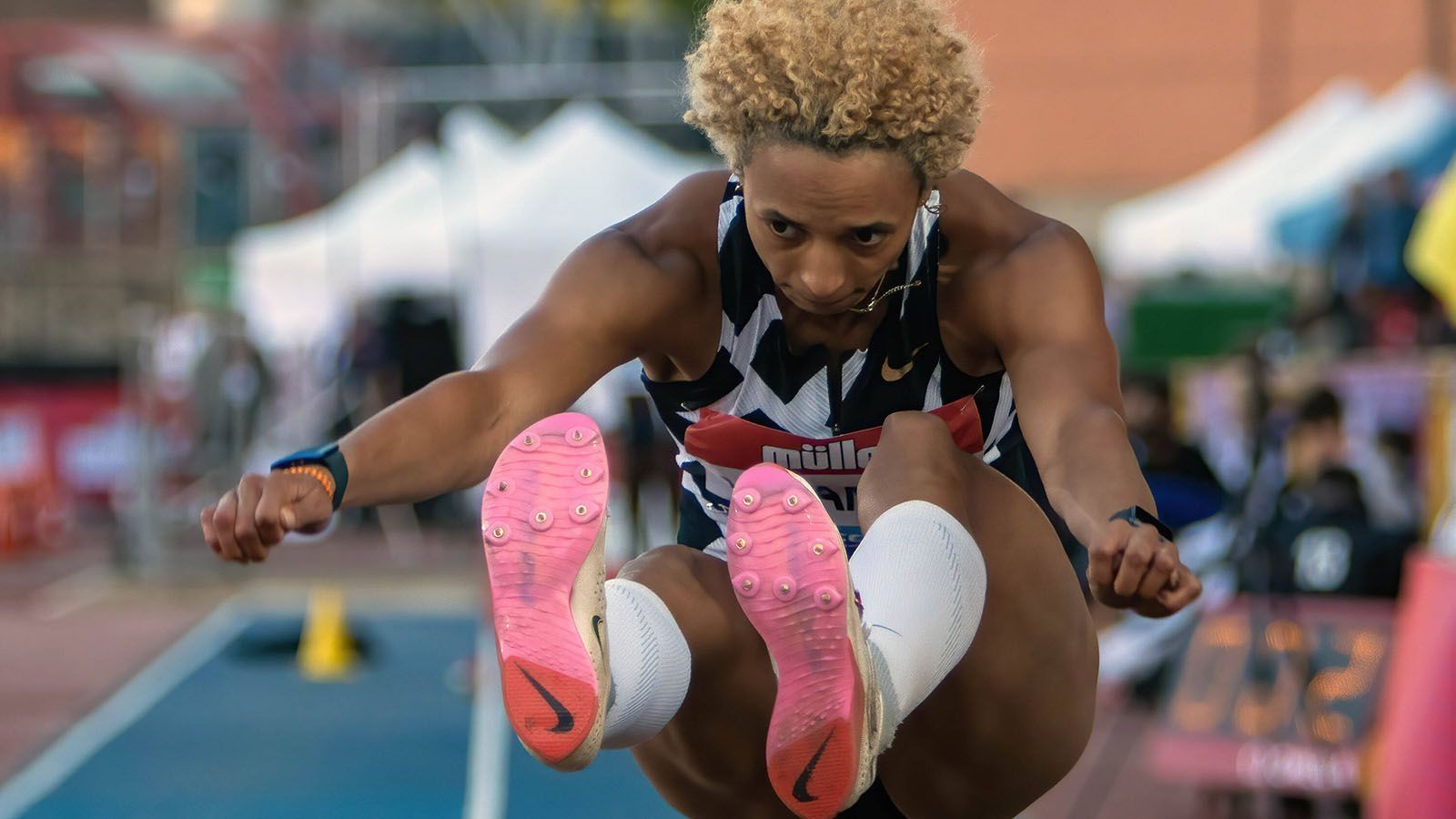 
                <strong>Malaika Mihambo (Weitsprung)</strong><br>
                2019 in Doha/Katar bei ihrem Weltmeistertitel flog Mihambo 7,30 Meter weit. Doch in dieser Saison wartet sie noch auf den ersten Sieben-Meter-Satz. Trotzdem zählt sie zu den heißen Medaillenkandidatinnen, da ihr Potenzial schlichtweg enorm ist. 
              