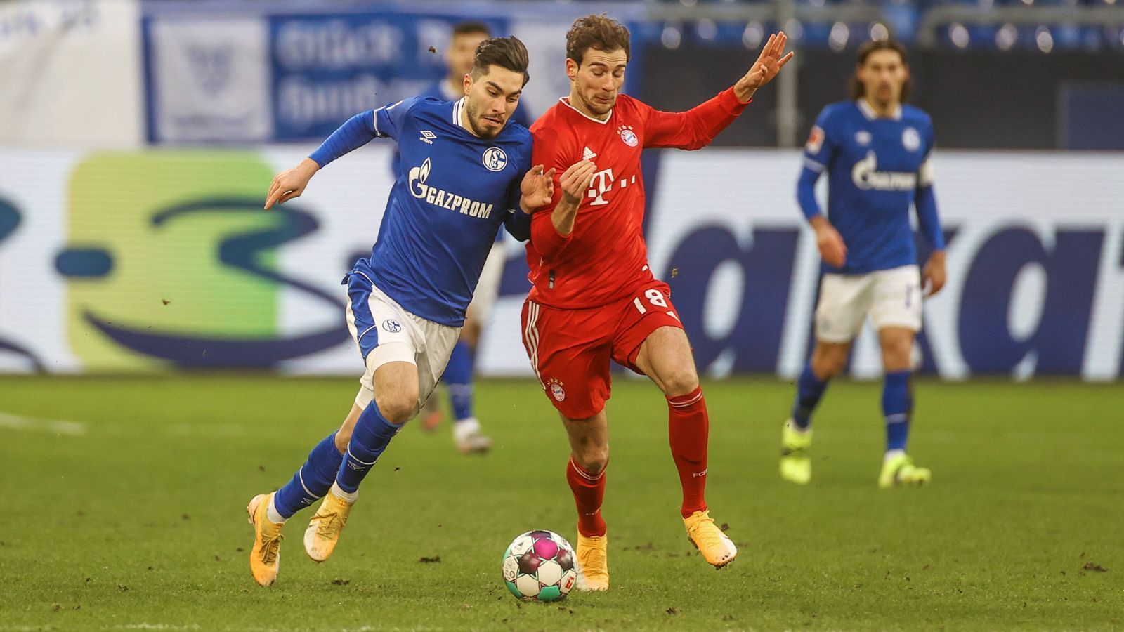 
                <strong>Leon Goretzka</strong><br>
                Der gewohnte Antreiber im Mittelfeld. Gewinnt nahezu jeden Zweikampf gegen überforderte Schalker. Lässt sich in der zweiten Hälfte dann mehr fallen und macht vor der Bayern-Abwehr dicht. ran.de-Note: 3
              