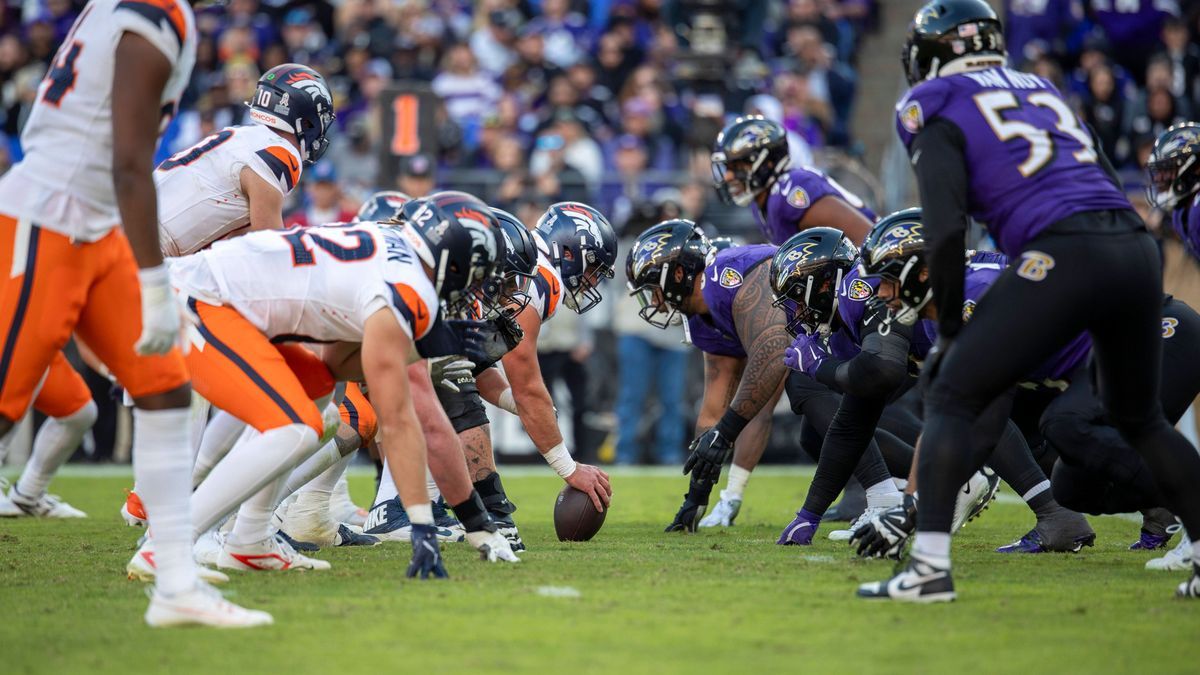 BALTIMORE, MD - NOVEMBER 03: Denver Broncos offensive line lines up against the Baltimore Ravens defensive line during the NFL, American Football Herren, USA game between the Denver Broncos and the...