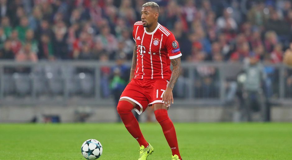 
                <strong>Jerome Boateng (FC Bayern)</strong><br>
                Anders als vor dem Ausgleichstor im Pokal kommen Boatengs lange Bälle heute lange Zeit nicht an. In Sachen Defensivarbeit dagegen tadellos, wie etwa gegen den allein auf ihn zulaufenden Poulsen in Minute 33. Um wieder die Topform aus dem WM-Jahr 2014 zu erreichen, braucht Boateng aber wohl noch ein paar Spiele. ran-Note: 3
              