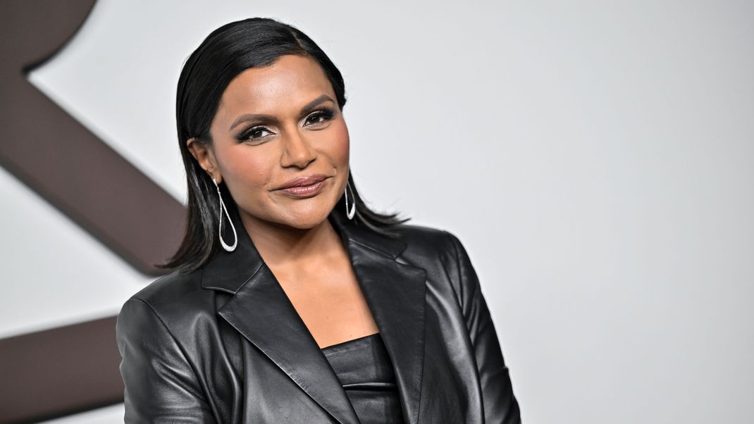 Promis wie Mindy Kaling wird nachgesagt, dass sie für ihren rapiden Gewichtsverlust Ozempic genommen haben. Ein Indiz: das sogenannte Ozempic-Face, eine der Nebenwirkungen des Medikaments.