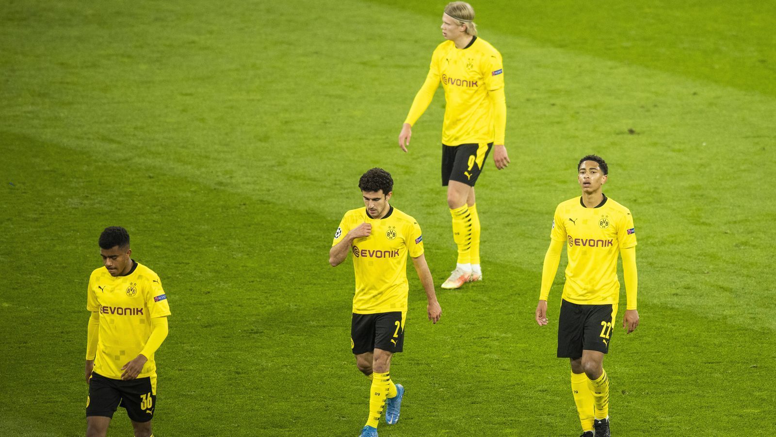 
                <strong>Die Probleme von Borussia Dortmund</strong><br>
                Borussia Dortmund hat sich mit dem 1:2 gegen Manchester City aus der Champions League verabschiedet. Es ist fraglich, wann der BVB in der Königsklasse wieder zu sehen sein wird. In der Bundesliga beträgt der Rückstand auf den 4. Tabellenplatz stolze sieben Punkte. ran.de nennt die Probleme, die Borussia Dortmund in den Griff bekommen muss, um wieder zu den Top-Mannschaften von Europa zu zählen.
              