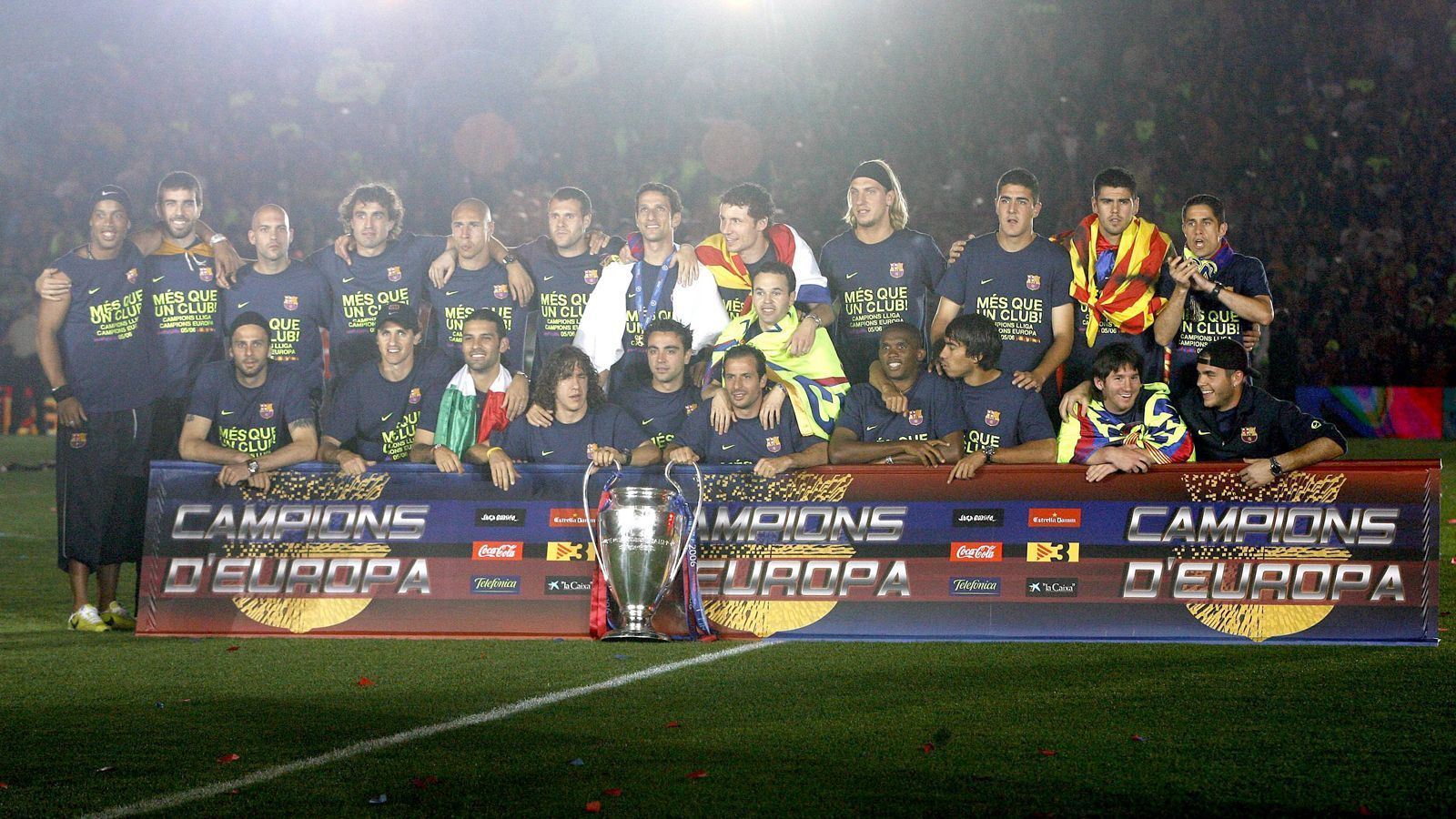 
                <strong>2006: Erster Champions-League-Titel </strong><br>
                16. Mai 2006: Seinen ersten Champions-League-Titel gewinnt Messi im Jahr nach seinem ersten Treffer. Insgesamt kommt er in der Champions-League-Saison 2005/06 auf sechs Einsätze. Im Finale gegen den FC Arsenal lässt Trainer Frank Rijkaard ihn allerdings nicht in den Kader. Insgesamt gewinnt Messi mit dem FC Barcelona vier Mal die Champions League (2006, 2009. 2011 und 2015).
              