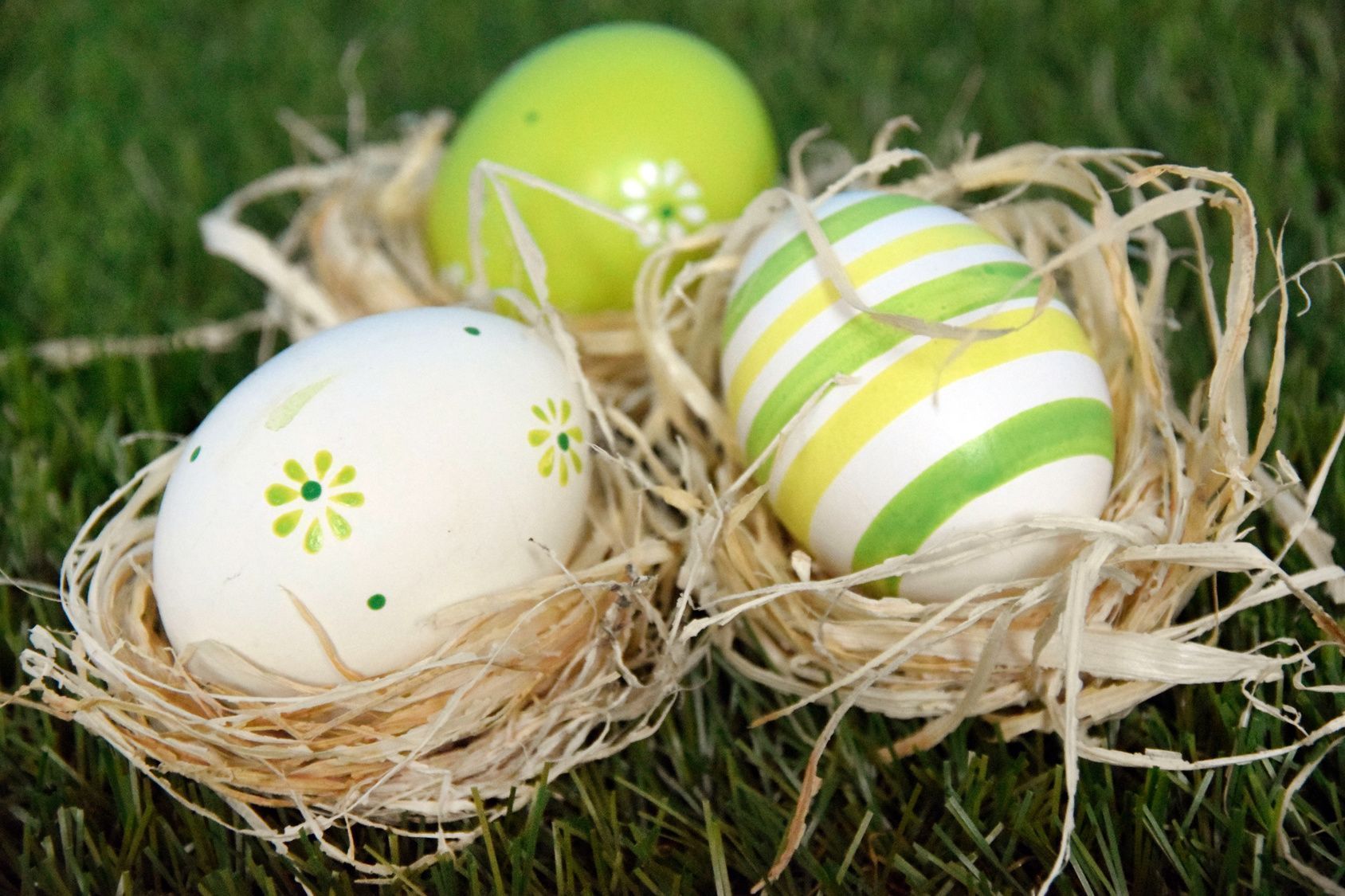 Für jedes Ei ein Nest aus Stroh – sieht hübsch aus und ist praktisch, wenn Sie keine richtigen Eierbecher haben.