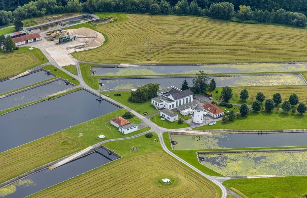 Wasserwerke versorgen Städte und Gemeinden mit Trinkwasser.