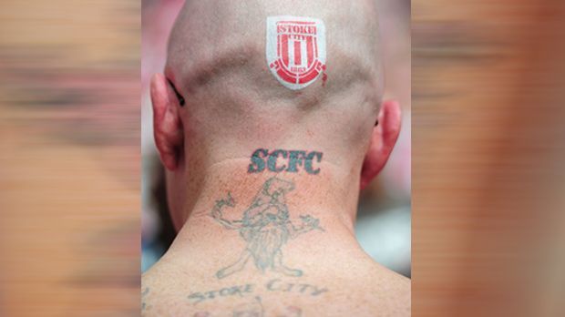 
                <strong>Die verrückten Tattoos der Premier-League-Fans</strong><br>
                Bei einem Finalspiel im Wembley zwischen Bolton Wanderers und Stoke City tauchte dieser Fan auf.
              