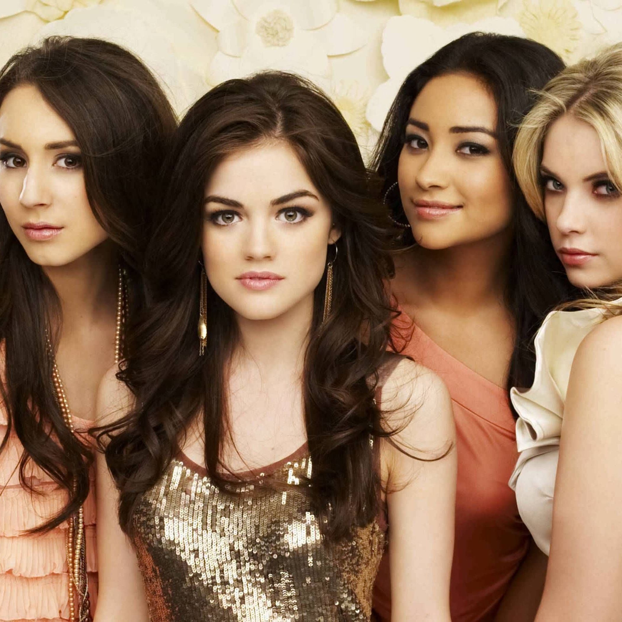 "Pretty Little Liars" mit Troian Bellisario (links), Lucy HaleLucy Hale (2. von links), Shay Mitchell (3. von links) und Ashley Benson (4. von links) 