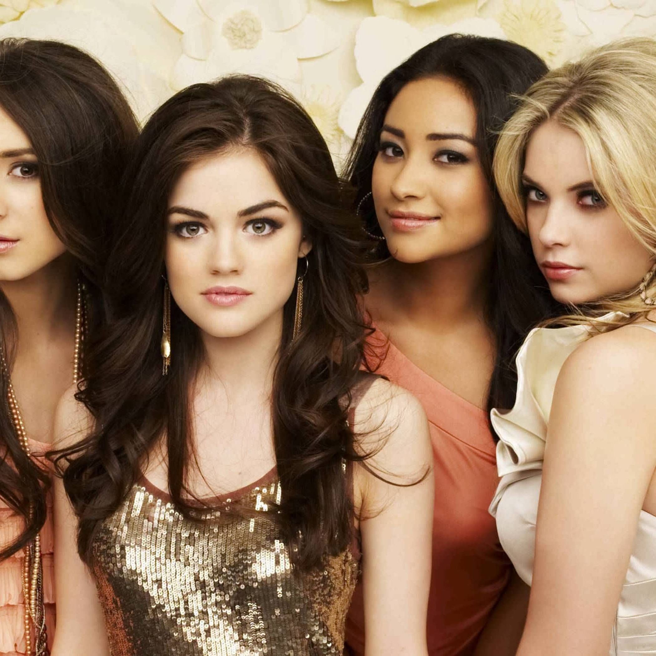 "Pretty Little Liars" mit Troian Bellisario (links), Lucy HaleLucy Hale (2. von links), Shay Mitchell (3. von links) und Ashley Benson (4. von links) 