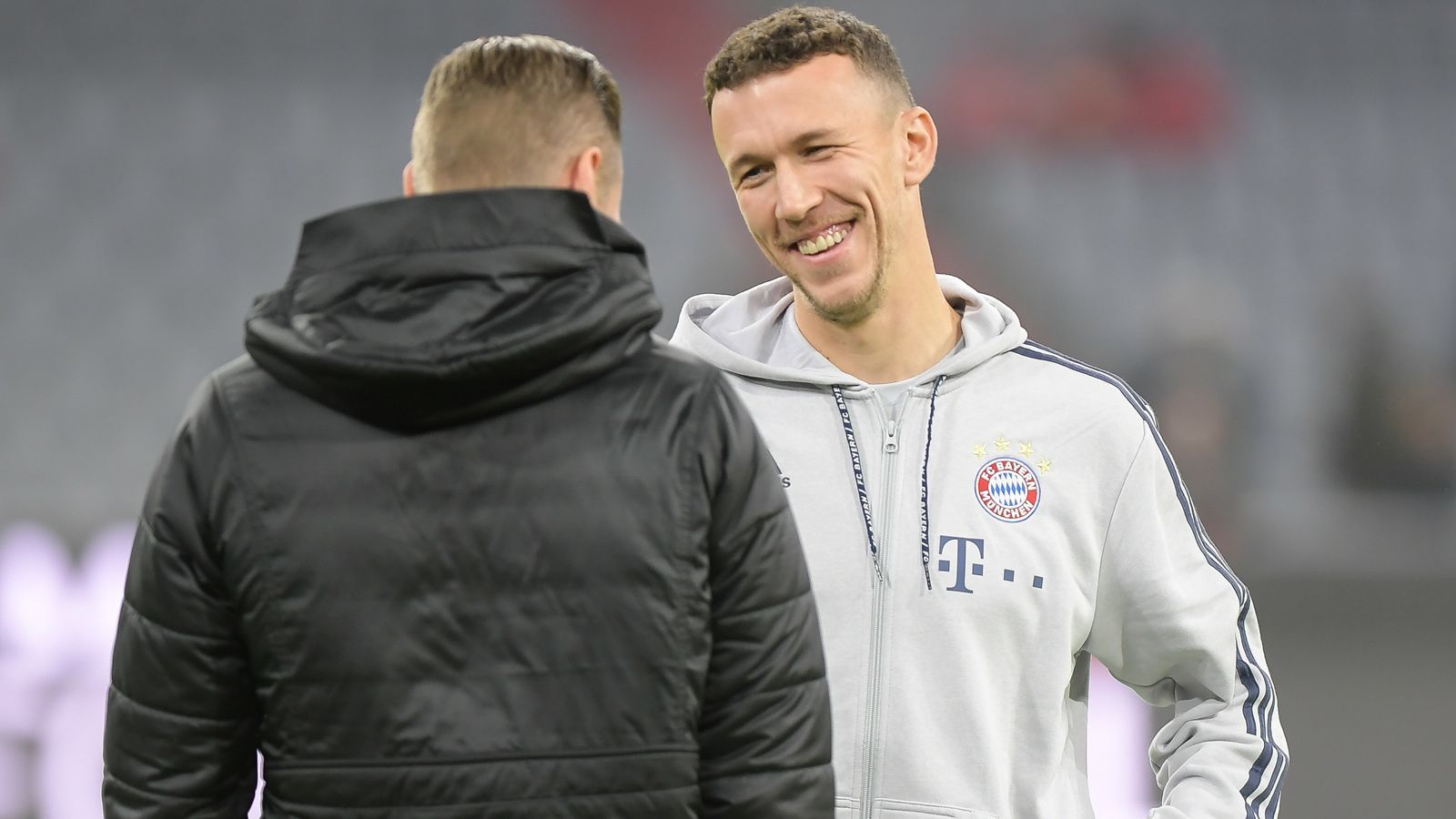 
                <strong>Ivan Perisic</strong><br>
                In der 75. Minute für Coman eingewechselt. Legt gleicht los wie die Feuerwehr. Kommt nach einem Pavard-Querpass im Zentrum zum Abschluss, der Ball rauscht nur knapp links am Tor vorbei. Zwingt nur fünf Minuten später Hummels mit seiner scharfen Hereingabe zum Eigentor. ran-Note: 2
              