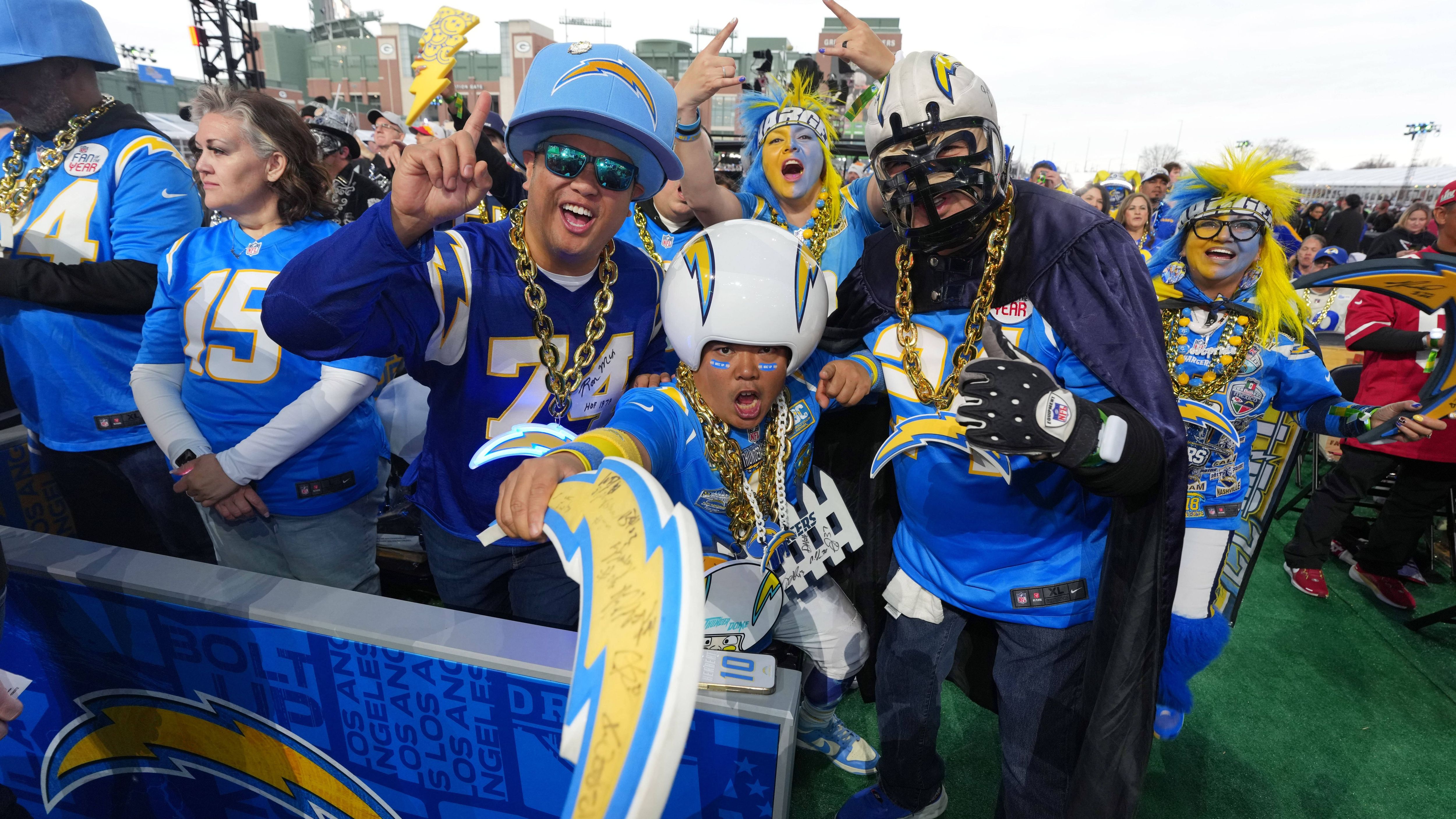 <strong>Los Angeles Chargers</strong><br>Offizielles Maskottchen: kein offizielles Maskottchen<br>ChatGPT: Volt<br>Erklärung: kurz, kraftvoll und elektrisierend