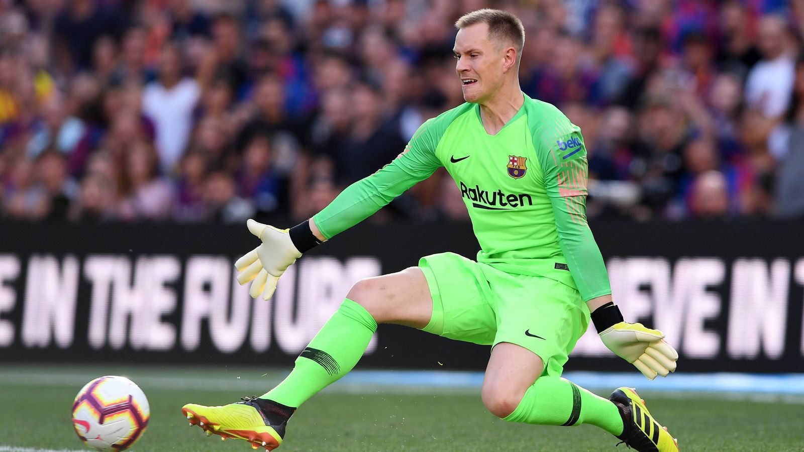 
                <strong>Marc-Andre ter Stegen (FC Barcelona)</strong><br>
                Bei Borussia Mönchengladbach wurde er groß, mit Barca gewann er die Champions League. Ter Stegen bestritt bislang 50 Europacupsiele. In der Gruppe B spielt er gegen den PSV Eindhoven und danach gegen Inter Mailand und die Tottenham Hotspurs.
              