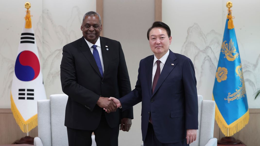 US-Verteidigungsminister Austin und Südkoreas Präsident Yeol.