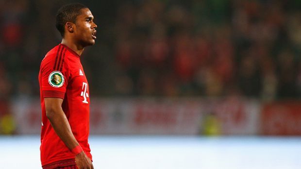 
                <strong>Sturm: Douglas Costa (FC Bayern München)</strong><br>
                Sturm: Douglas Costa (FC Bayern München): Seit dem Champions-League-Spiel gegen Olympiakos Piräus leidet der Stürmer-Star unter muskulären Problemen am rechten Oberschenkel. Auch auf ihn wird Bayern gegen Gladbach verzichten müssen.
              