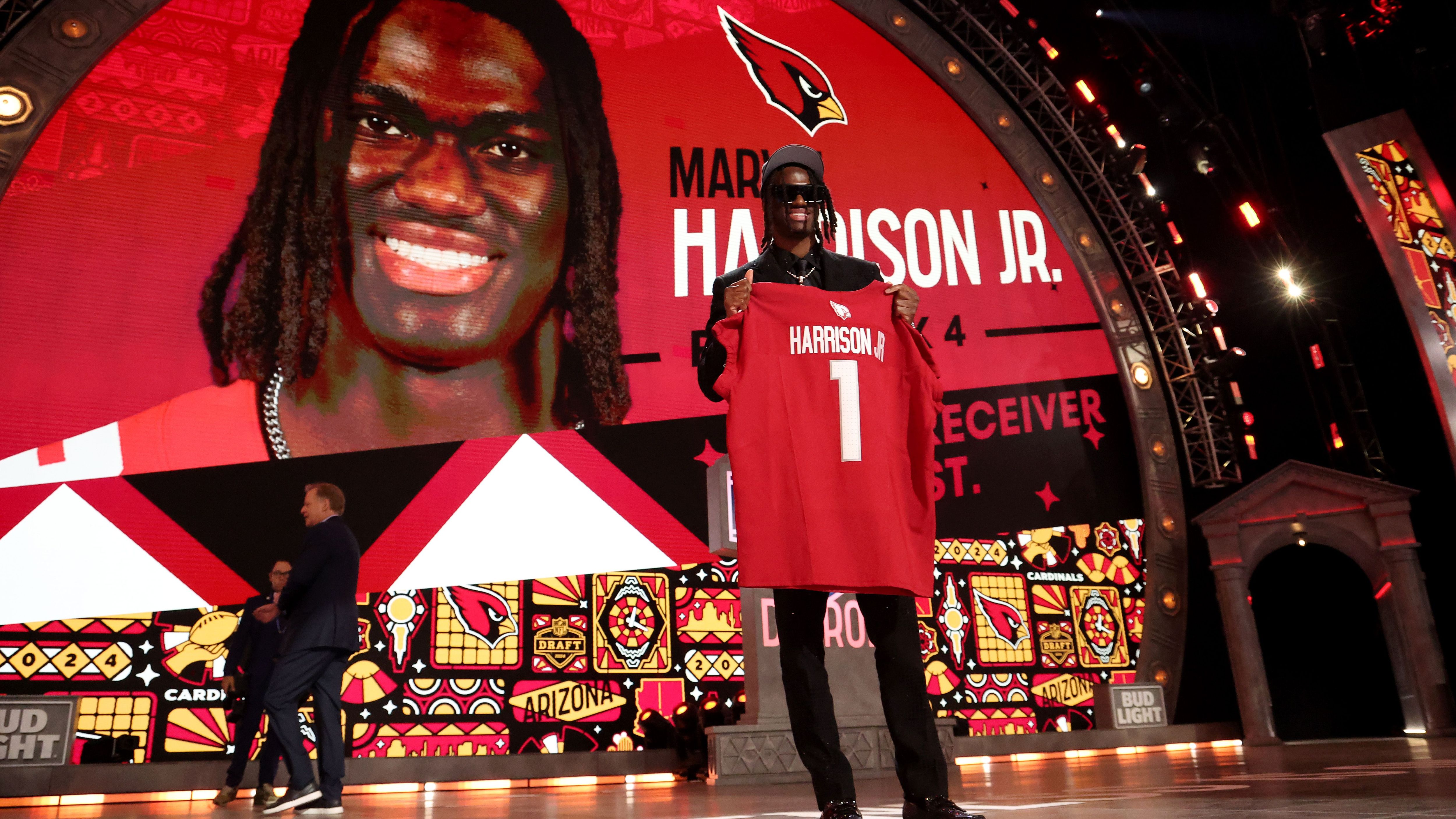 <strong>Pick 4: Arizona Cardinals</strong><br>Marvin Harrison Jr., Wide Receiver - Ohio St.<br>Prognostiziertes Gehalt: 34,54 Millionen US-Dollar (Spotrac) | 35,37 Millionen US-Dollar (Over The Cap)<br>Vertrag unterschrieben: <strong>Ja</strong>