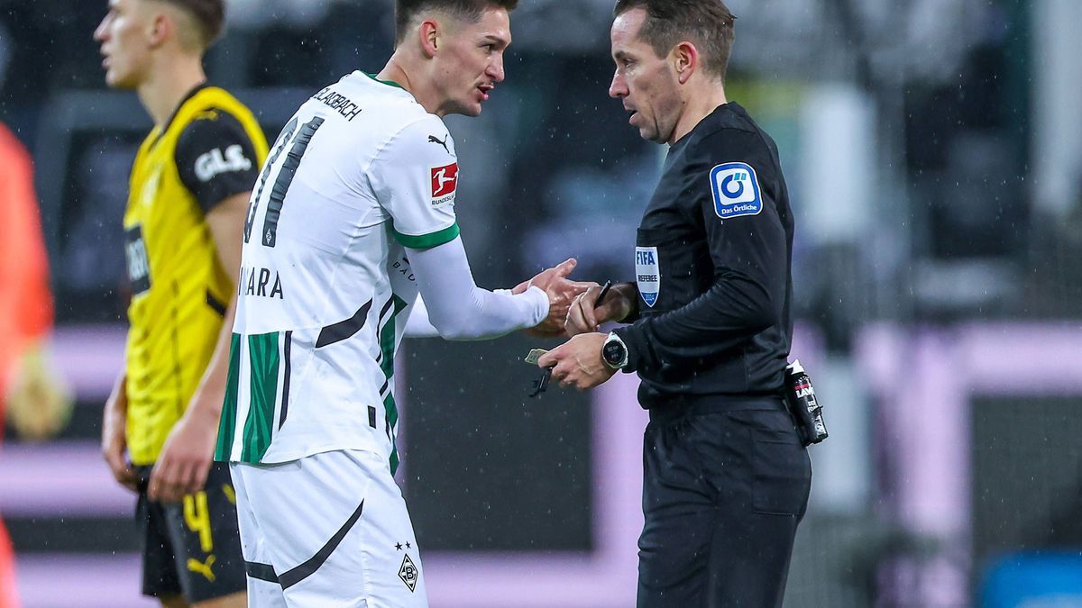 07.12.2024, Fußball, Borussia Mönchengladbach - Borussia Dortmund, 1. Fußball Bundesliga, Borussia-Park, Saison 2024 2025: Bekommt die Gelb-Rote Karte und damit Platzverweis - Tomas Cvancara (Mönch...