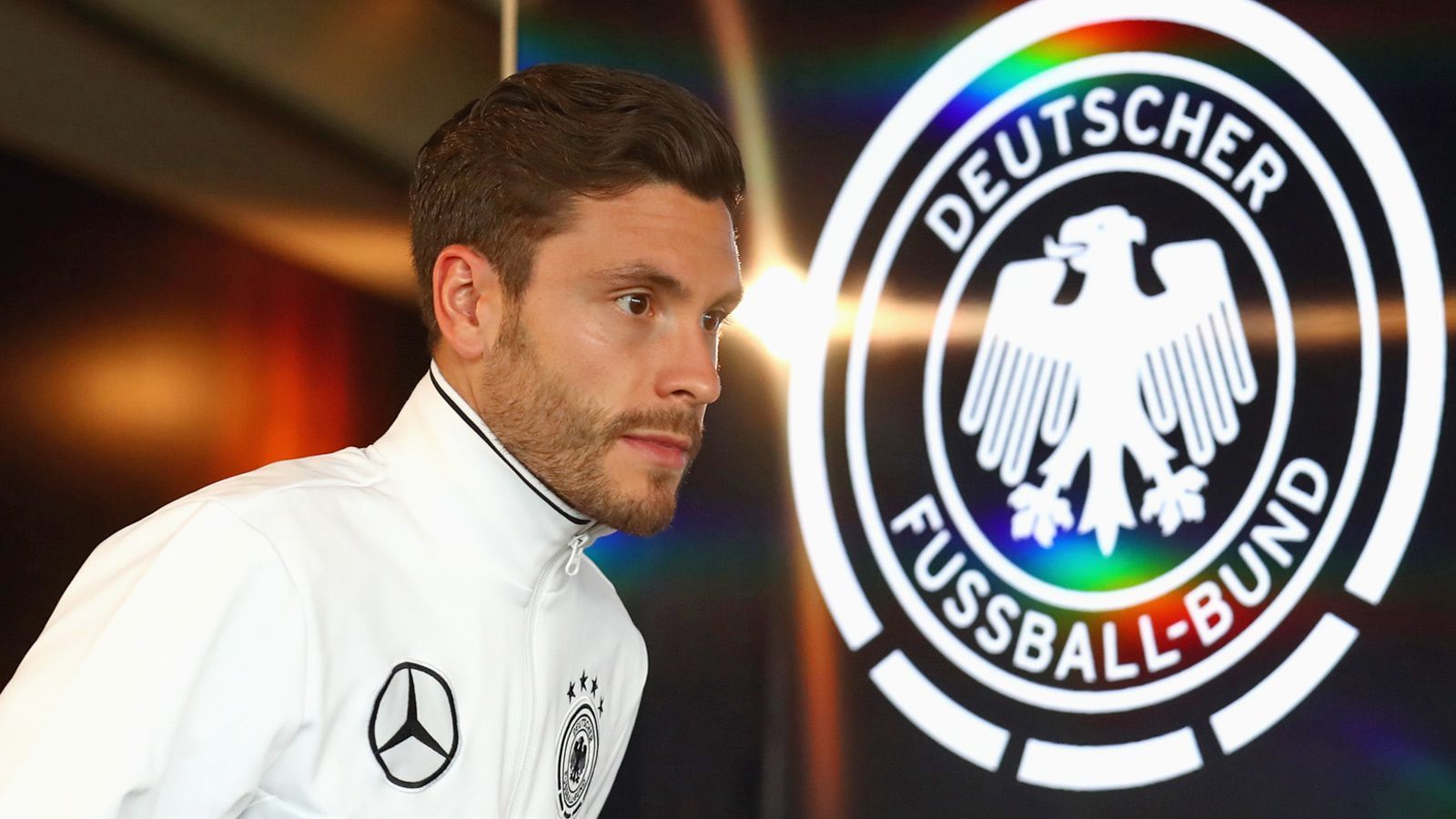 
                <strong>Jonas Hector (Abwehr)</strong><br>
                Er entschied sich für seinen Herzensklub und Liga zwei statt einen Erstliga-Klub und Härtetests auf höchstem Niveau. Kölns Abstieg lag zwar sicher nicht allein an Hector, dennoch sollten nun Spieler wie Philipp Max im DFB-Team eine Chance bekommen, um womöglich einen neuen Stammspieler auf der Position des Linksverteidigers auszumachen.
              