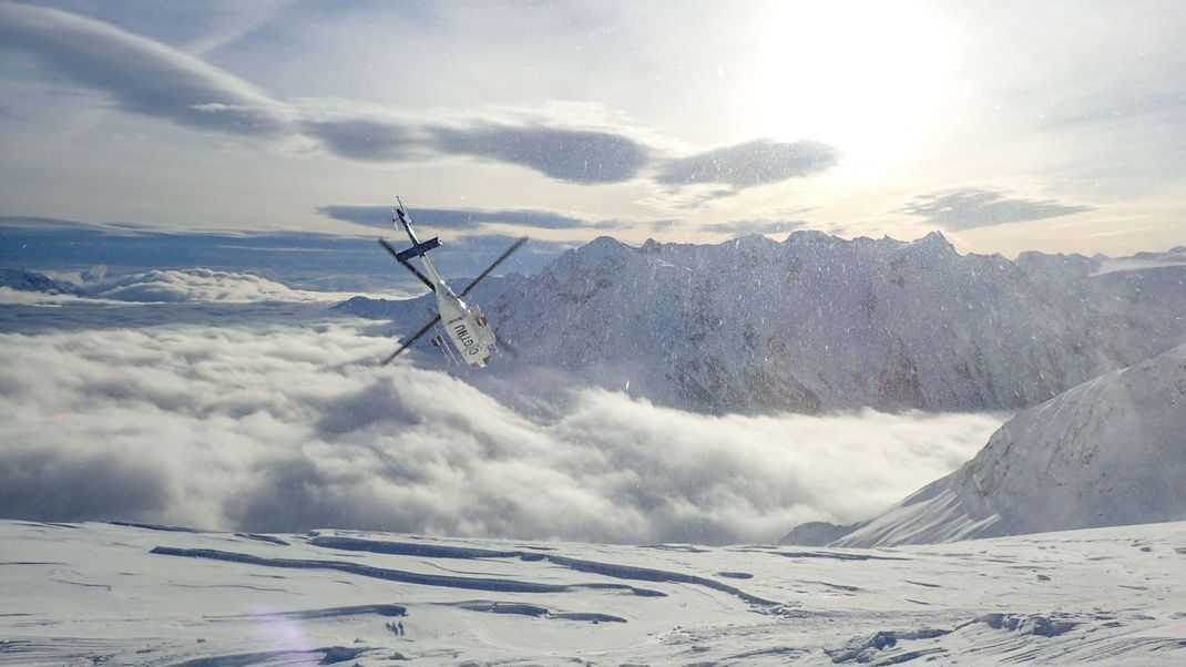 Ein Heli setzt Skitouristen in Kanada ab (Symbolbild).