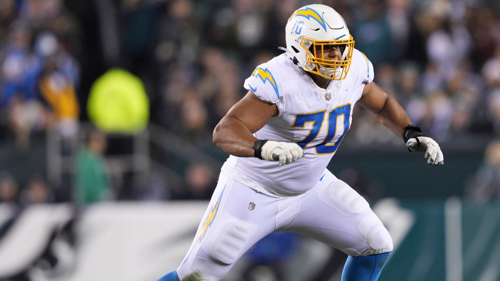 
                <strong>Rashawn Slater (Los Angeles Chargers)</strong><br>
                Pro Bowler Rashawn Slater hat sich laut "ESPN" den linken Bizeps gerissen und wird für den Rest der Saison nicht mehr zur Verfügung stehen. Der Left Tackle hatte beim 10:38 der Los Angeles Chargers gegen die Jacksonville Jaguars das Spielfeld im dritten Viertel verlassen müssen.
              