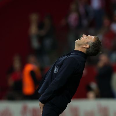 Bundestrainer Hansi Flick beim Spiel der DFB-Elf in Polen. 