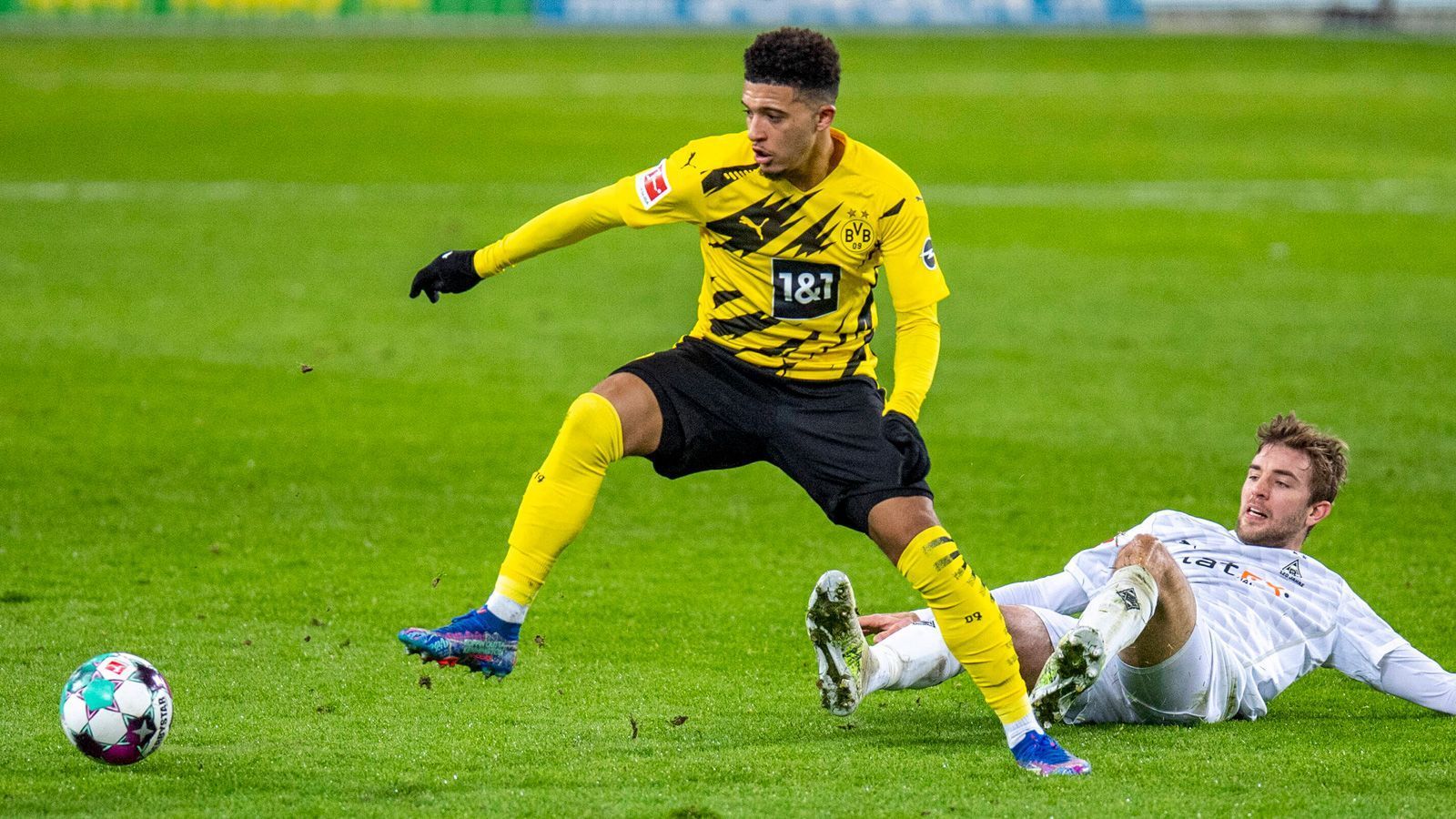 
                <strong>Jadon Sancho</strong><br>
                Vielleicht die beste Saisonleistung des Engländers, zumindest in Halbzeit eins. Dribbelt gewohnt oft – und an diesem Abend oft erfolgreich. Beschäftigt die Gladbacher Defensive ordentlich und legt Haaland in der ersten Hälfte mit zwei sehr starken Pässen einen Doppelpack auf. Verliert nach dem Seitenwechsel aber etwas den Faden. ran.de-Note: 3
              