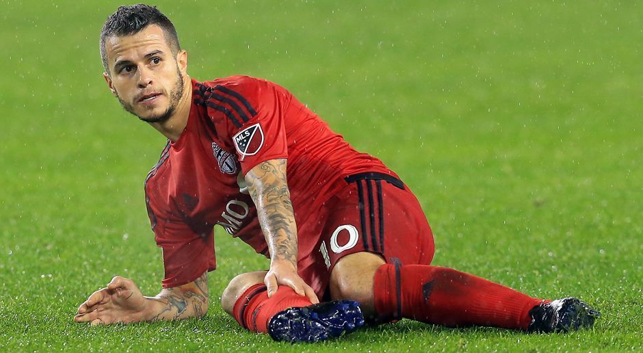 
                <strong>2015: Sebastian Giovinco (Toronto FC)</strong><br>
                2015: Sebastian Giovinco (Toronto FC). Villas unmittelbarer Vorgänger als MVP der MLS war Sebastian Giovinco vom Toronto FC. Mit 22 Toren und 16 Assists war der Italiener der Beste in beiden Kategorien. Das Aus in der Knockout Round der Playoffs gegen Montreal Impact konnte Giovinco jedoch nicht verhindern.
              