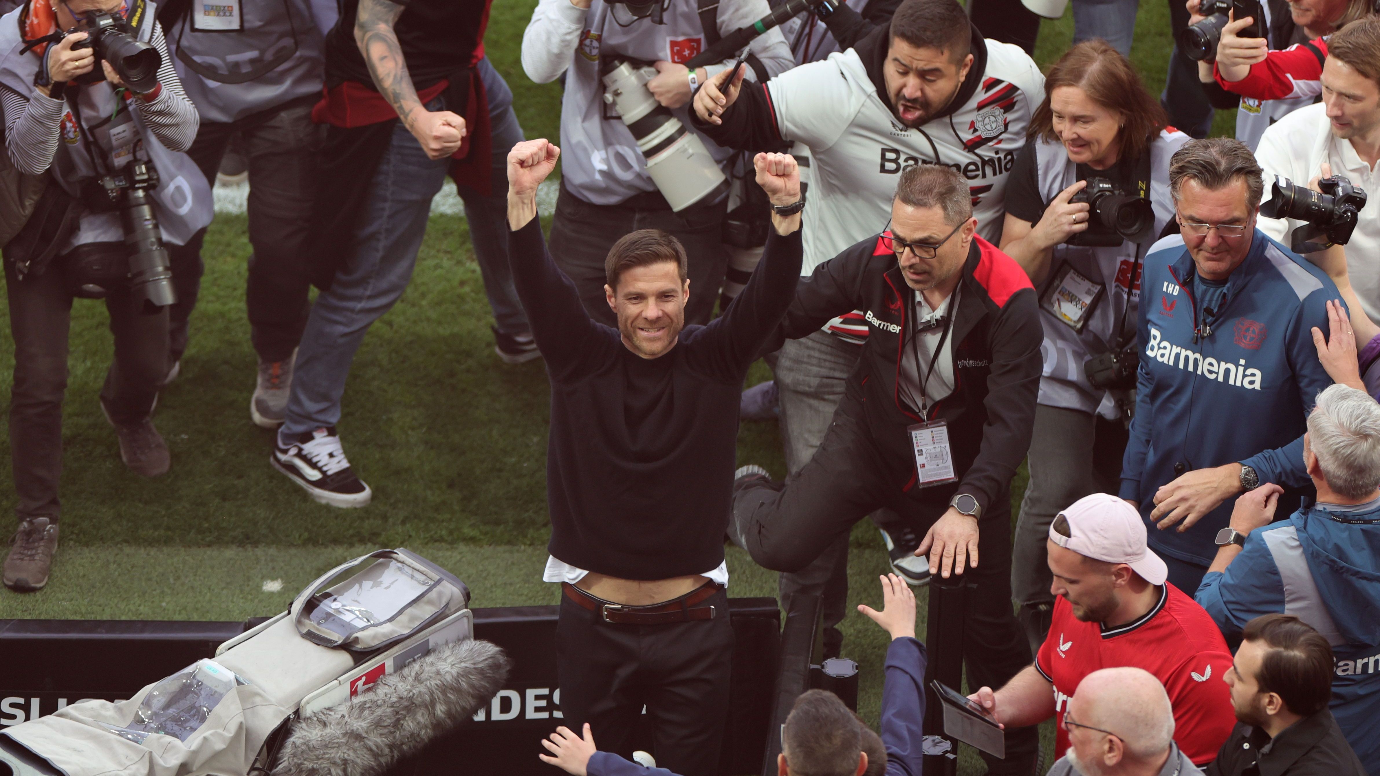 <strong>Bayer Leverkusen: Die besten Bilder der Meisterfeier</strong><br>Xabi Alonso darf sich zurecht als der große Meisterheld feiern lassen. Die erste große Mission des Basken ist erfüllt.