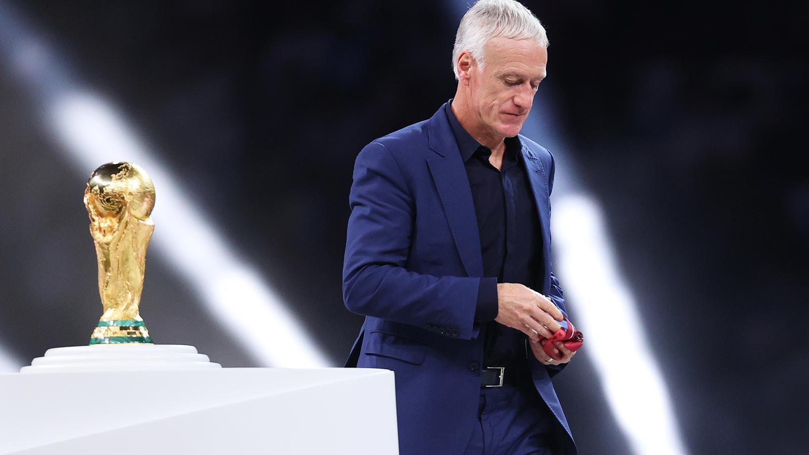 
                <strong>Platz 3: Didier Deschamps</strong><br>
                &#x2022; Nationalmannschaft: Frankreich<br>&#x2022; Jahresgehalt: 3,8 Millionen Euro<br>
              