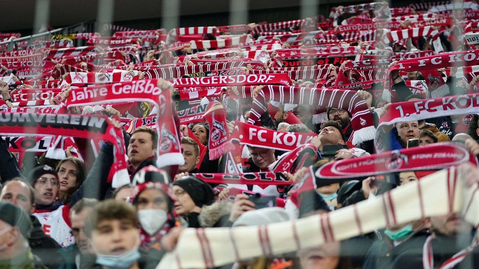 
                <strong>Platz 8: 1. FC Köln</strong><br>
                &#x2022; Verkaufte Dauerkarten: 25.500<br>&#x2022; Angebotene Dauerkarten: 25.500<br>
              