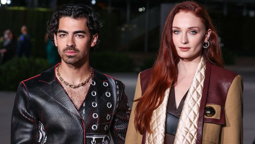 Joe Jonas und Sophie Turner lassen sich scheiden! Alle Infos zum Ehe-Aus gibt es hier.