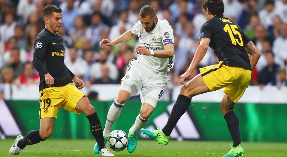 
                <strong>Karim Benzema (Real Madrid)</strong><br>
                Seine beste und auch die sehenswerteste Chance des Spiels hat er, als er in der 29. Minute nach einer Ronaldo-Flanke einen Fallrückzieher nur Millimeter über das Tor setzt. Ansonsten lässt er sich oft weit zurückfallen und holt sich unermüdlich die Bälle, dabei aber auch oft unglücklich in einigen Aktionen. Bereitet Ronaldos zweiten Treffer mit vollem Körpereinsatz vor und spielt dabei seine Robustheit effizient und gewinnbringend aus. Geht in der 77. Minute unter großem Applaus vom Platz. ran.de-Note: 3
              