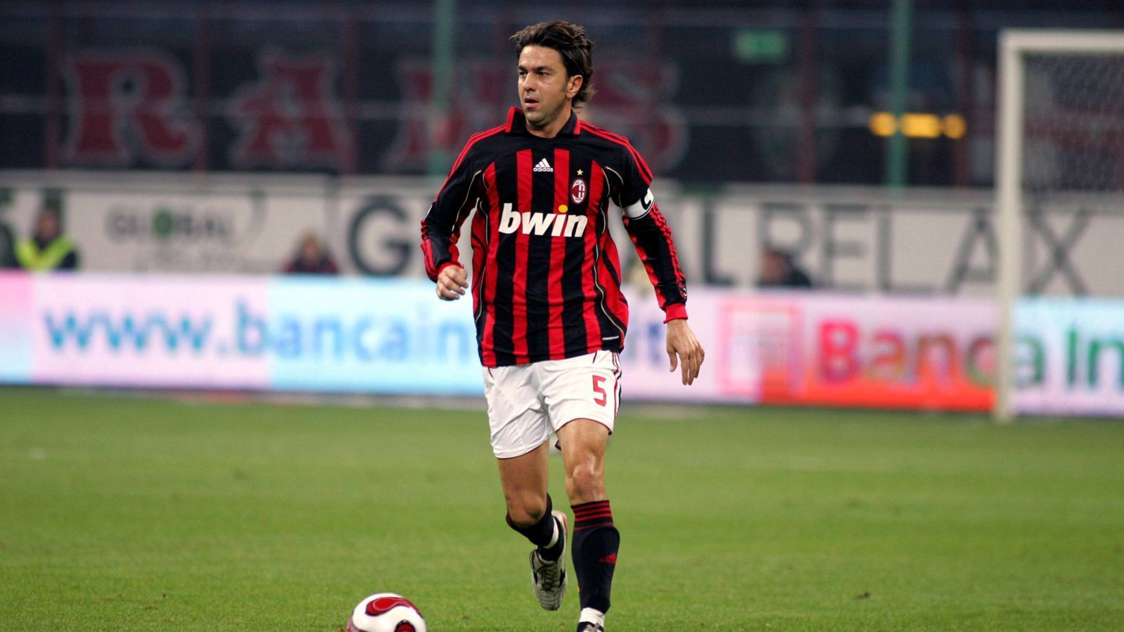 
                <strong>Platz 1: Alessandro Costacurta</strong><br>
                Verein: AC MailandAlter: 41 Jahre und 25 Tage
              