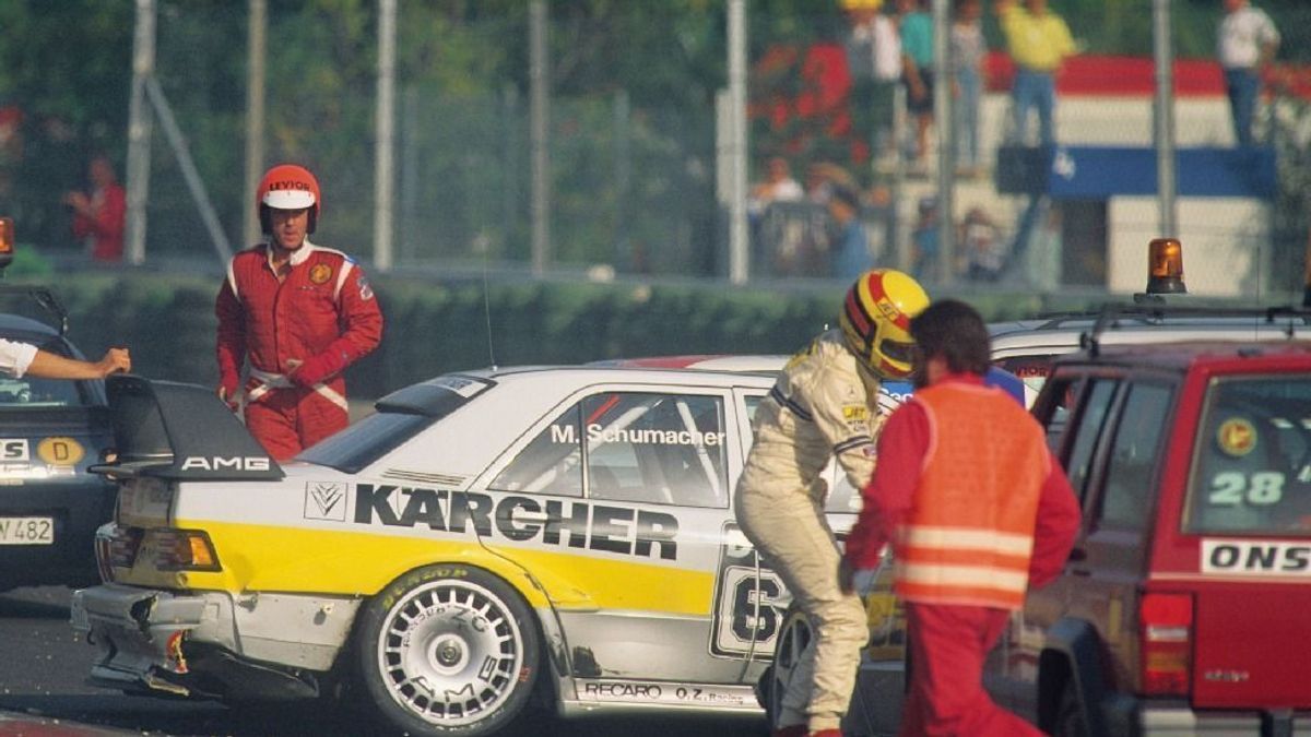 Nach dem Zwischenfall: Schumachers Auto steht quer, Johnny Cecotto steigt aus
