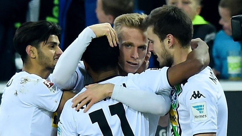 
                <strong>Oscar Wendt (Borussia Mönchengladbach)</strong><br>
                Oscar Wendt (Borussia Mönchengladbach): Vor der Pause ist der Schwede defensiv gebunden, aus seinen wenigen Offensiv-Vorstößen macht er viel zu wenig. Bis zur 54. Minute: Da nimmt der Routinier der Abwehrkette Fahrt auf und vollendet den Angriff mit seinem schwachen rechten Fuß. ran-Note: 2
              