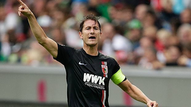 
                <strong>Paul Verhaegh (FC Augsburg)</strong><br>
                Keine Fragen gibt's beim FC Augsburg. Paul Verhaegh führt die Schwaben auch in dieser Saison an. 2011 kam der Niederländer zum FCA und war nahezu von Beginn an Chef auf dem Platz.
              