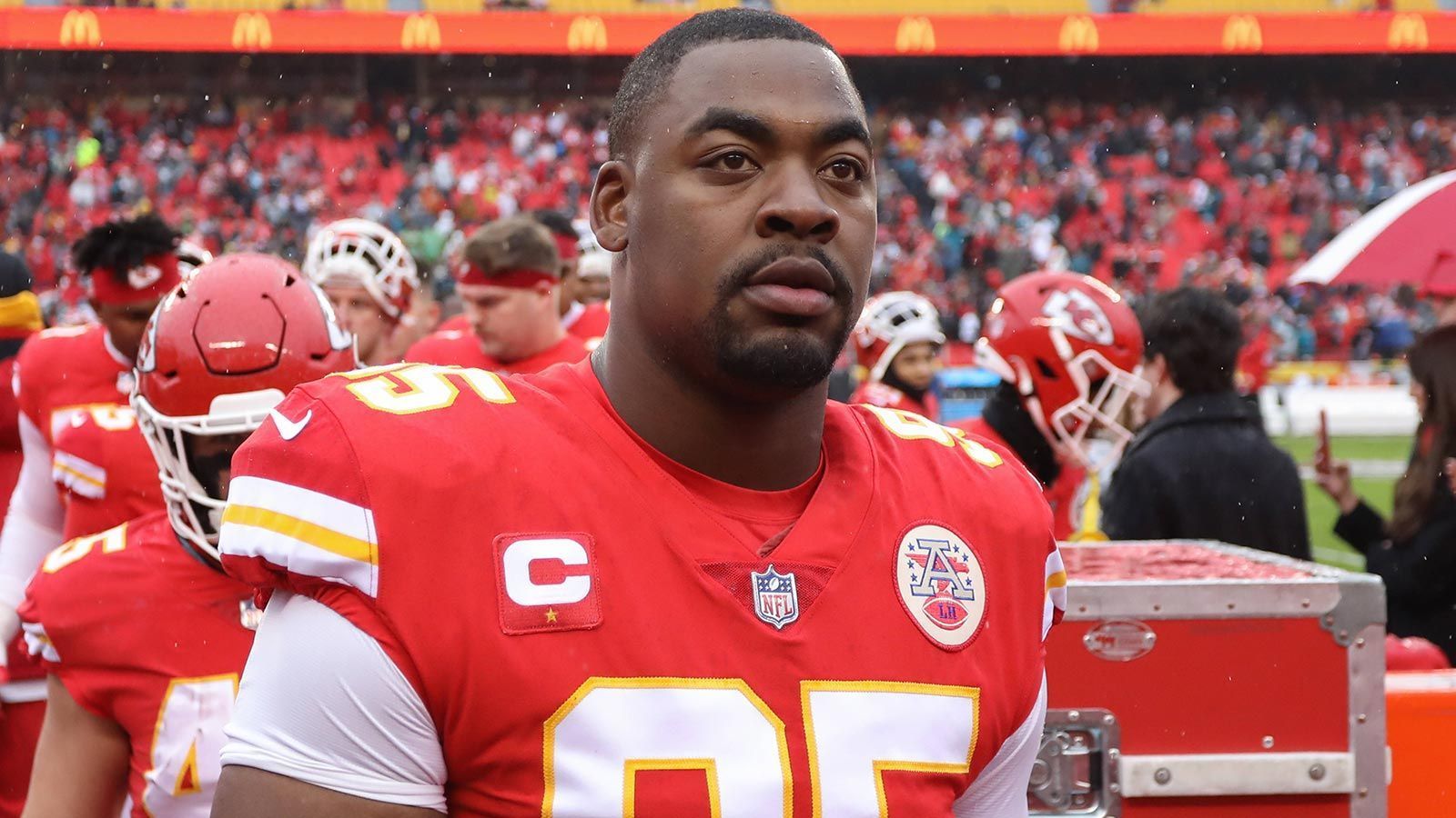 
                <strong> Platz 1: Chris Jones (Kansas City Chiefs)</strong><br>
                &#x2022; Gesamt-Rating: 96<br>
              