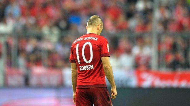 
                <strong>Arjen Robben (FC Bayern München)</strong><br>
                Arjen Robben (FC Bayern München): Beim Top-Spiel gegen die "Fohlen" wird Pep Guardiola, neben David Alaba und Douglas Costa, auch auf den Niederländer verzichten müssen. Robben verletzte sich beim Spiel gegen Olympiakos Piräus und fehlte danach auch gegen Hertha BSC aufgrund von muskulären Problemen.
              