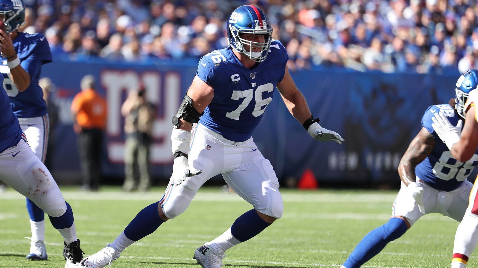 
                <strong>New York Giants</strong><br>
                Nate Solder (Left Tackle, Foto), Da'Mari Scott (Wide Receiver), Sam Beal (Cornerback)
              