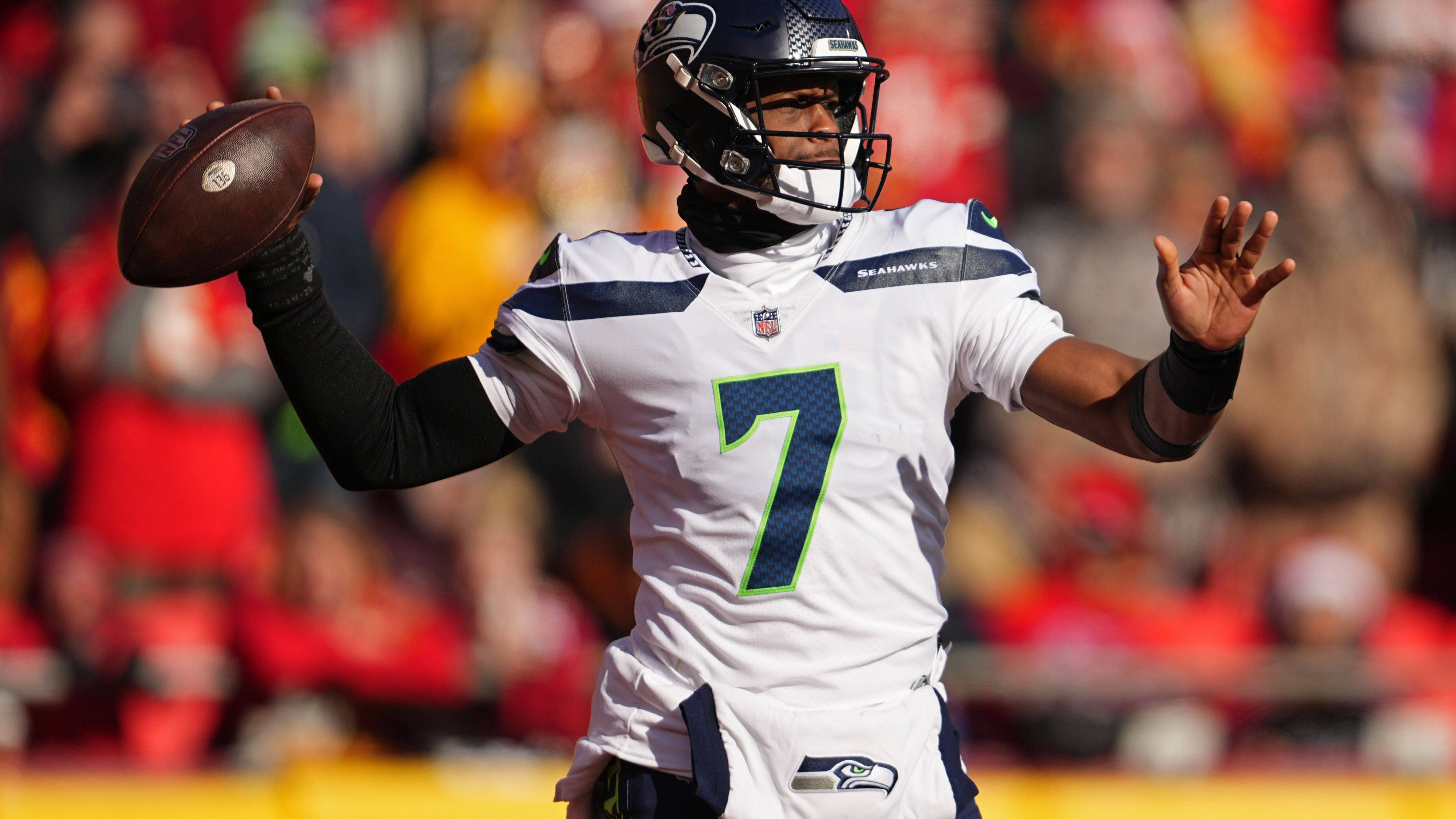 <strong>Seattle Seahawks: Geno Smith (2022; 30 TDs)</strong><br>Auch Geno Smith schrieb bei den Seahawks eine ganz spezielle Geschichte. Als Nachfolger von Russell Wilson wurde der vorherige Backup zum Star des Teams in der Saison 2022.