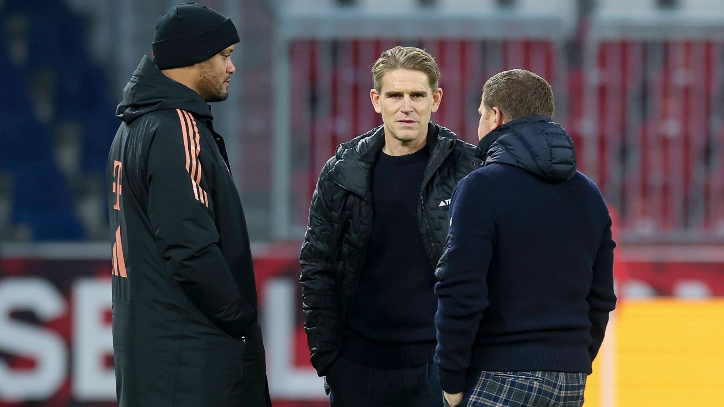 <em><strong>Zu- und Abgänge aller Bundesligisten im Sommer 2025</strong><br>Die Teams der Bundesliga befinden sich bereits in der Vorbereitung auf die neue Saison - auch auf dem Transfermarkt wurden die Bundesligisten bereits tätig. <strong>ran</strong> schafft einen Überblick, welche Zu- und Abgänge bereits in trockenen Tüchern sind. Spieler die von Leihen zurückkehren, aus dem eigenen Nachwuchs hochgezogen wurden oder deren Leihe ausläuft, werden nicht aufgeführt. (Stand 11. Juli 2025, Quelle für Ablösesummen:&nbsp;transfermarkt.de)</em>