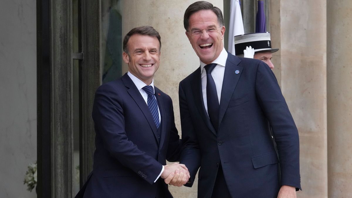 Frankreichs Präsident Emmanuel Macron (links) und NATO-Generalsekretär Mark Rutte