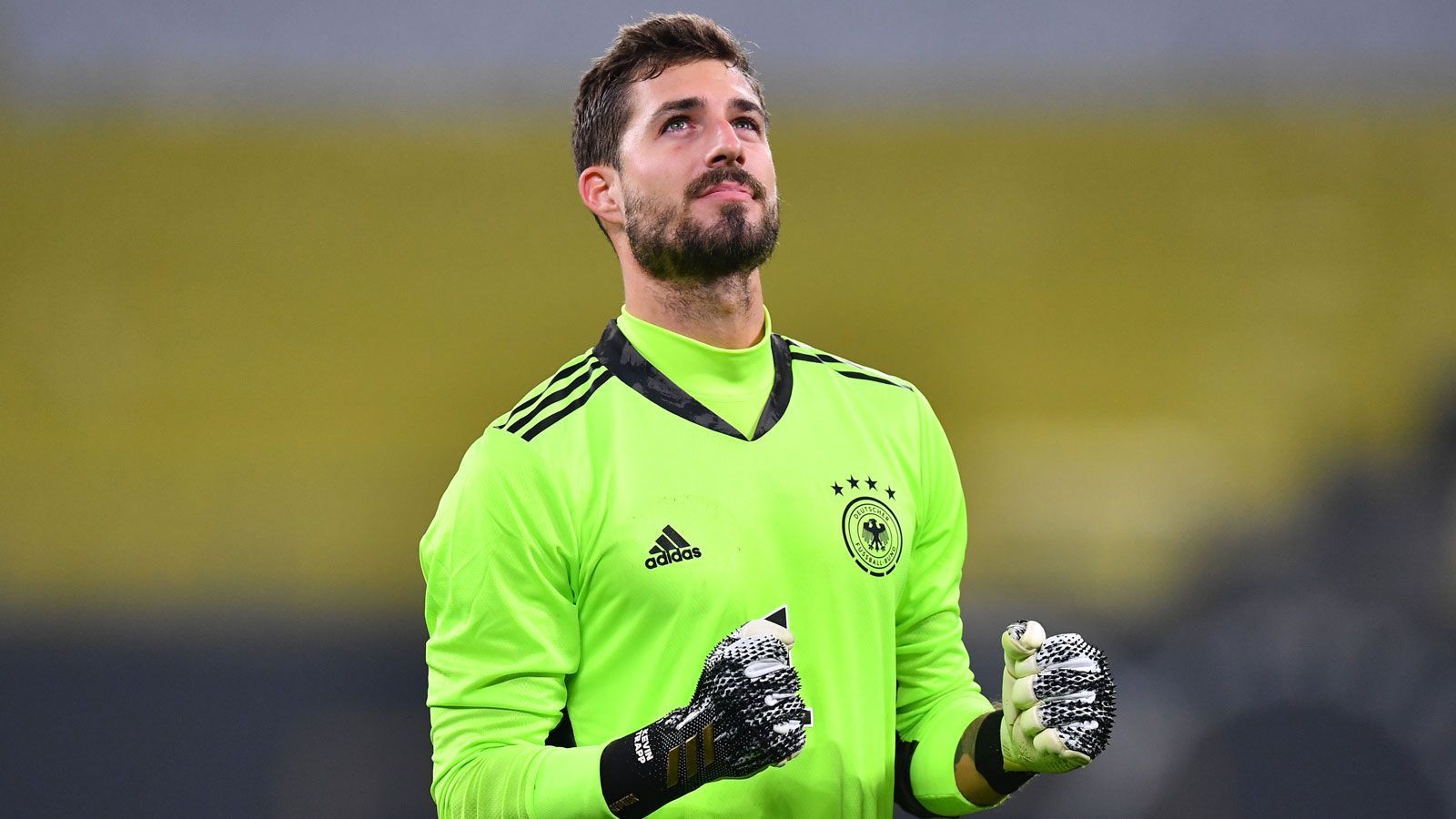 
                <strong>Tor: Kevin Trapp (Eintracht Frankfurt)</strong><br>
                Als Nummer zwei habe ich mich für Kevin Trapp entschieden. Der Frankfurter agiert seit Jahren auf gehobenem Niveau und gehört zu den konstantesten Torhütern der Bundesliga. Da Marc-Andre ter Stegen verletzungsbedingt die EM verpassen wird, schiebt sich Trapp in der Torhüter-Hierarchie einen Platz nach oben und ist mein erster Neuer-Vertreter.
              