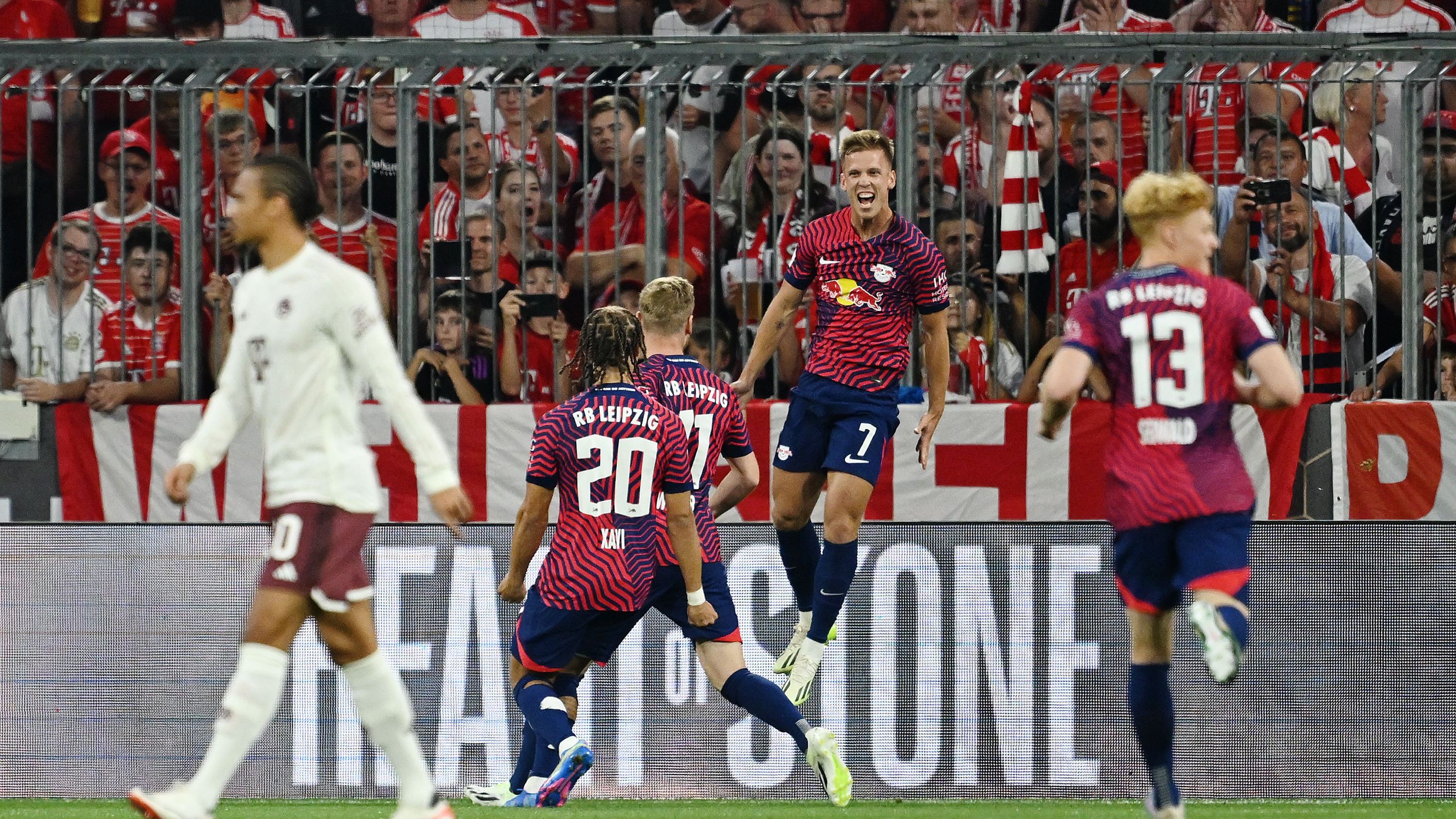 <strong>FC Bayern München vs. RB Leipzig: Die Einzelkritik zum Supercup</strong><br>Der FC Bayern München hat den Saisonstart verpatzt. Im Supercup kassierte der deutsche Meister vor heimischem Publikum eine herbe 0:3 (0:2)-Klatsche gegen DFB-Pokalsieger RB Leipzig. Beim Debüt von 100-Millionen-Einkauf Harry Kane enttäuscht die Mannschaft von Thomas Tuchel auf ganzer Linie, vor allem ein Neuzugang. Die Noten und Einzelkritik.