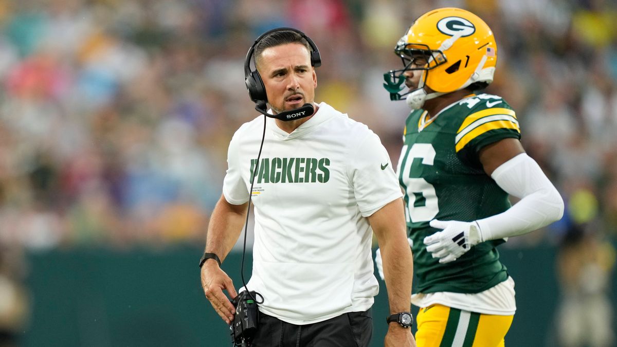 NFL, American Football Herren, USA New York Jets at Green Bay Packers Aug 9, 2025; Green Bay, Wisconsin, USA; Green Bay Packers head coach Matt LaFleur looks to the sideline as Green Bay Packers co...