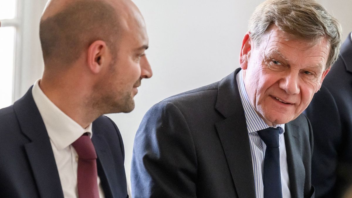 20.06.2025, Schweiz, Genf: Frankreichs Außenminister Jean-Noel Barrot (l) und Deutschlands Außenminister Johann Wadephul (2.v.l., CDU) beim Treffen der europäischen Außenminister