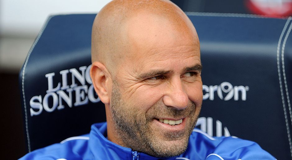 
                <strong>Die Karriere des Peter Bosz</strong><br>
                Nach der folgenden Saison wechselt Bosz zu Vitesse Arnheim. Zwei Mal scheitert er mit dem Verein, für den er zu Beginn seiner Profikarriere kickte, in der Quali zur Europa-League-Gruppenphase. Nach der Hinrunde der Saison 2015/2016 ist Schluss.
              