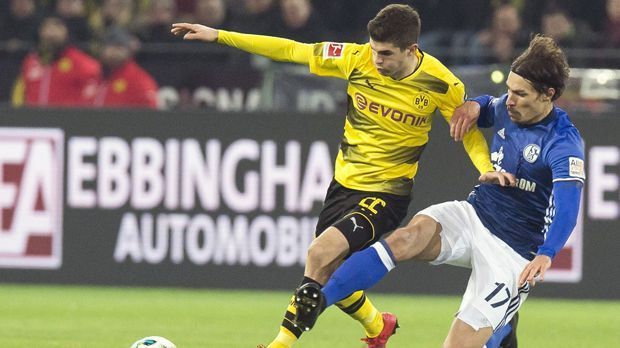 
                <strong>Pulisic - Jüngster Legionär mit 50 Bundesliga-Spielen</strong><br>
                Neben der Aubameyang-Bestmarke hatte das Revierderby zwischen Dortmund und Schalke noch einen weiteren Bundesliga-Rekord zu bieten. US-Boy Christian Pulisic bestritt gegen die Knappen sein bereits 50. Bundesligaspiel. Mit dem Alter von 7008 Tagen, was 19,2 Jahren entspricht, ist Pulisic damit der jüngste Ausländer, der diese Marke bislang erreichen konnte. Zuvor war Bayerns David Alaba mit 7234 Tagen (19,8 Jahre) der Rekordhalter in dieser Kategorie. (Quelle: Opta)
              